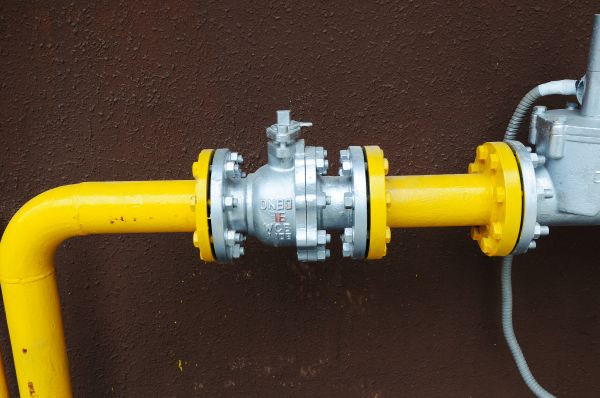 Outdoor Gas Pipe Installation